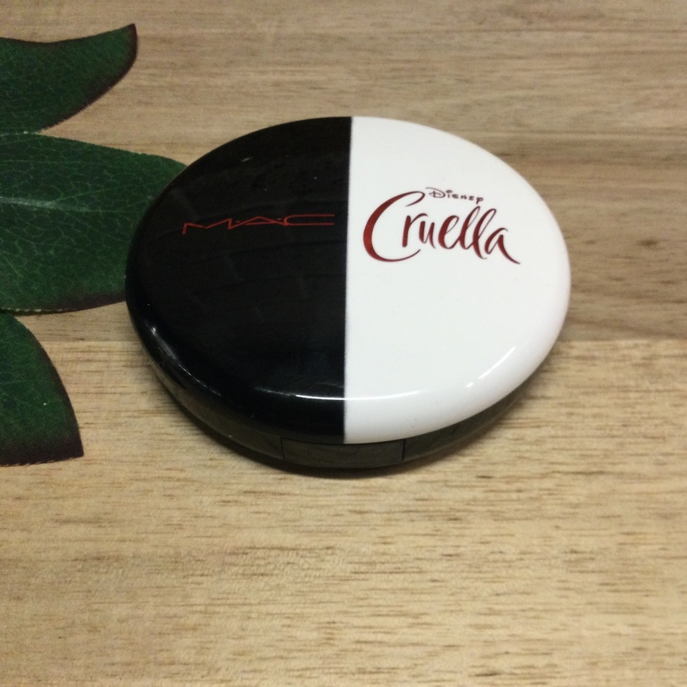 New MAC POWDER BLUSH DUO: CRUELLA INTENTIONS